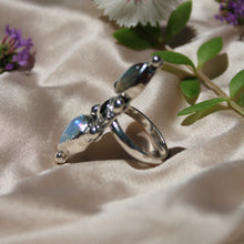 Load image into Gallery viewer, Medallion temple ring - size 8.25