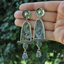 Load image into Gallery viewer, The eclipse earrings