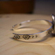 Load image into Gallery viewer, shadow cuff