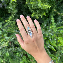 Load image into Gallery viewer, Medallion temple ring - size 8.25