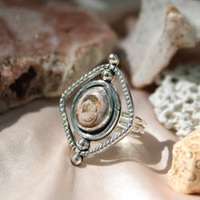 Load image into Gallery viewer, Portal Ring - Size 8.5