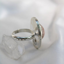 Load image into Gallery viewer, Shield Ring - Size 6.5