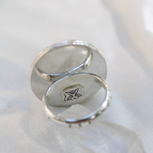 Load image into Gallery viewer, Shield Ring - Size 6.5
