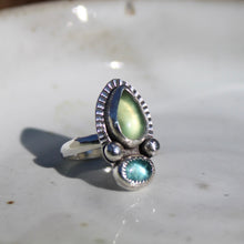 Load image into Gallery viewer, Radiant Ring - size 7
