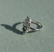 Load image into Gallery viewer, Embrace Ring No 2 - size 7.25
