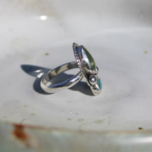 Load image into Gallery viewer, Radiant Ring - size 7
