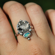 Load image into Gallery viewer, Embrace Ring No. 1 - size 9
